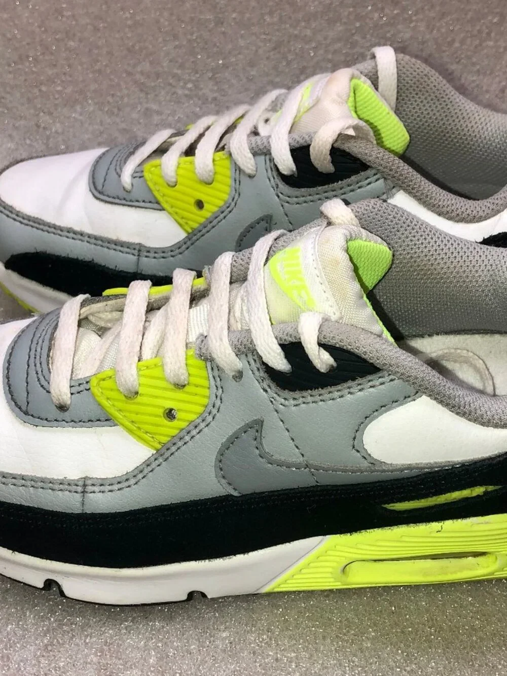 NIKE AIR MAX 90 VOLT WHITE/BLACK/YELLOW GS KIDS SNEAKER US SIZE 3Y - CD6867-101
